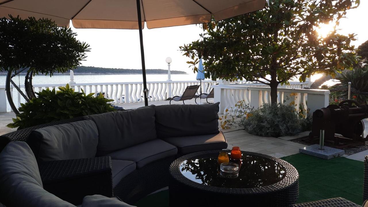 Apartments And Rooms Vinko Barbat na Rabu Екстериор снимка