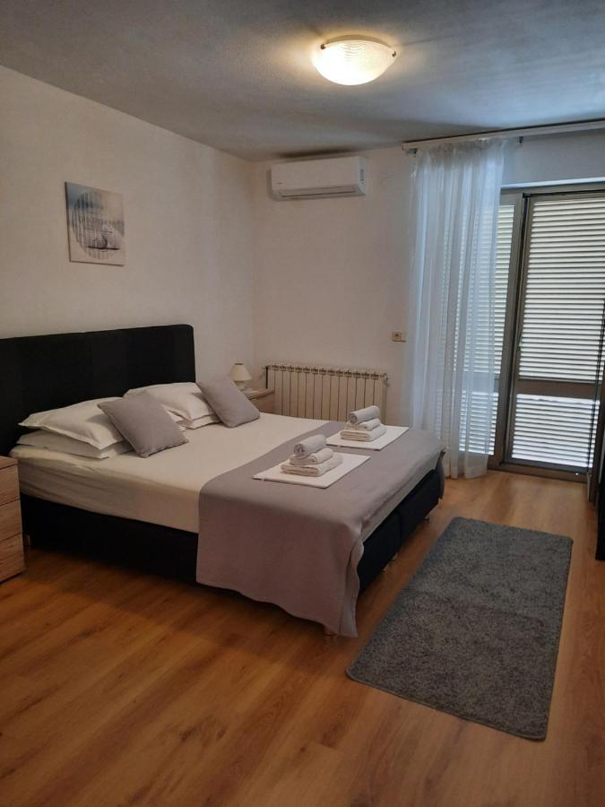 Apartments And Rooms Vinko Barbat na Rabu Екстериор снимка