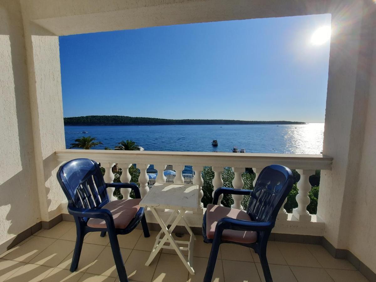 Apartments And Rooms Vinko Barbat na Rabu Екстериор снимка