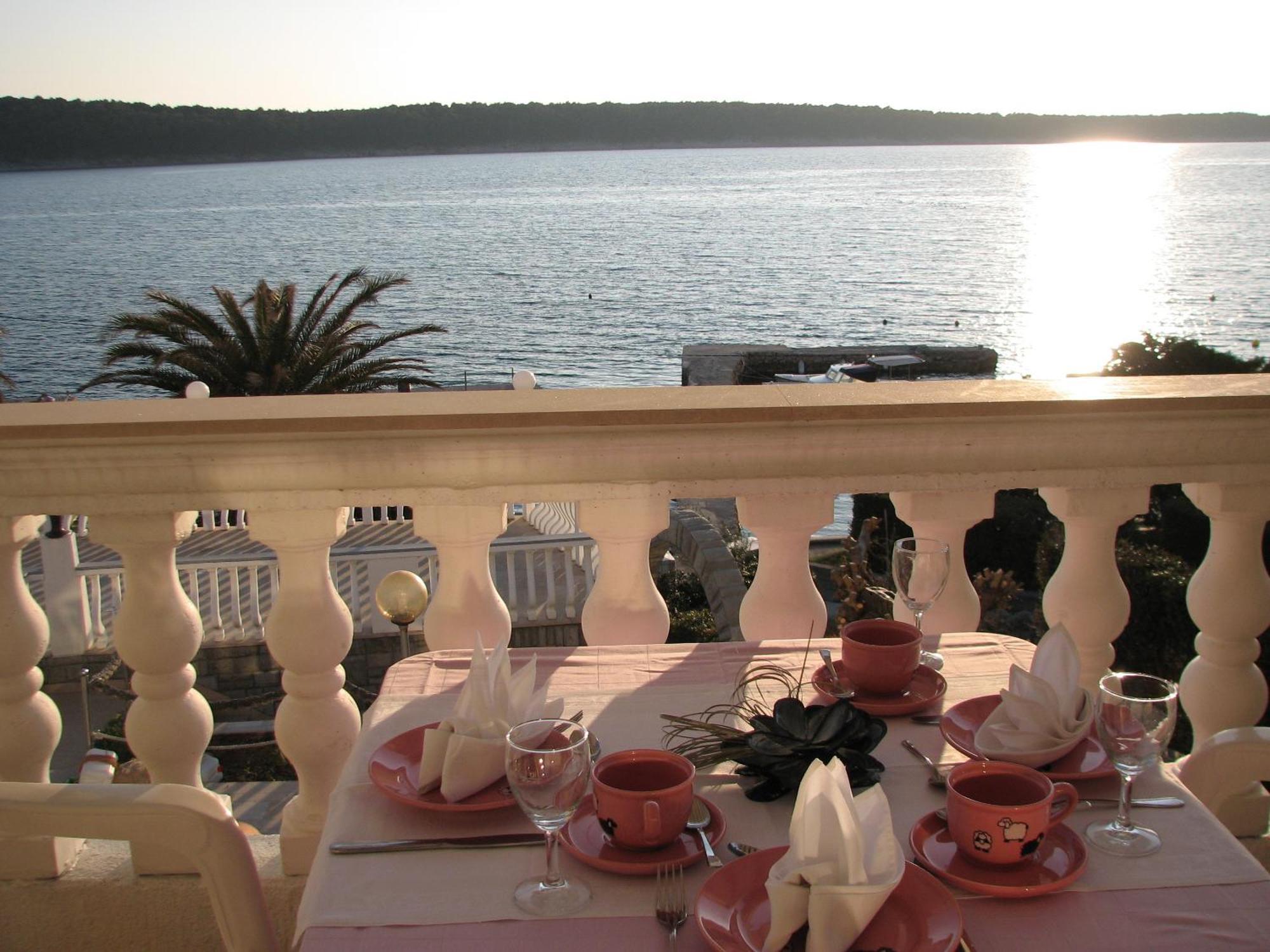 Apartments And Rooms Vinko Barbat na Rabu Екстериор снимка