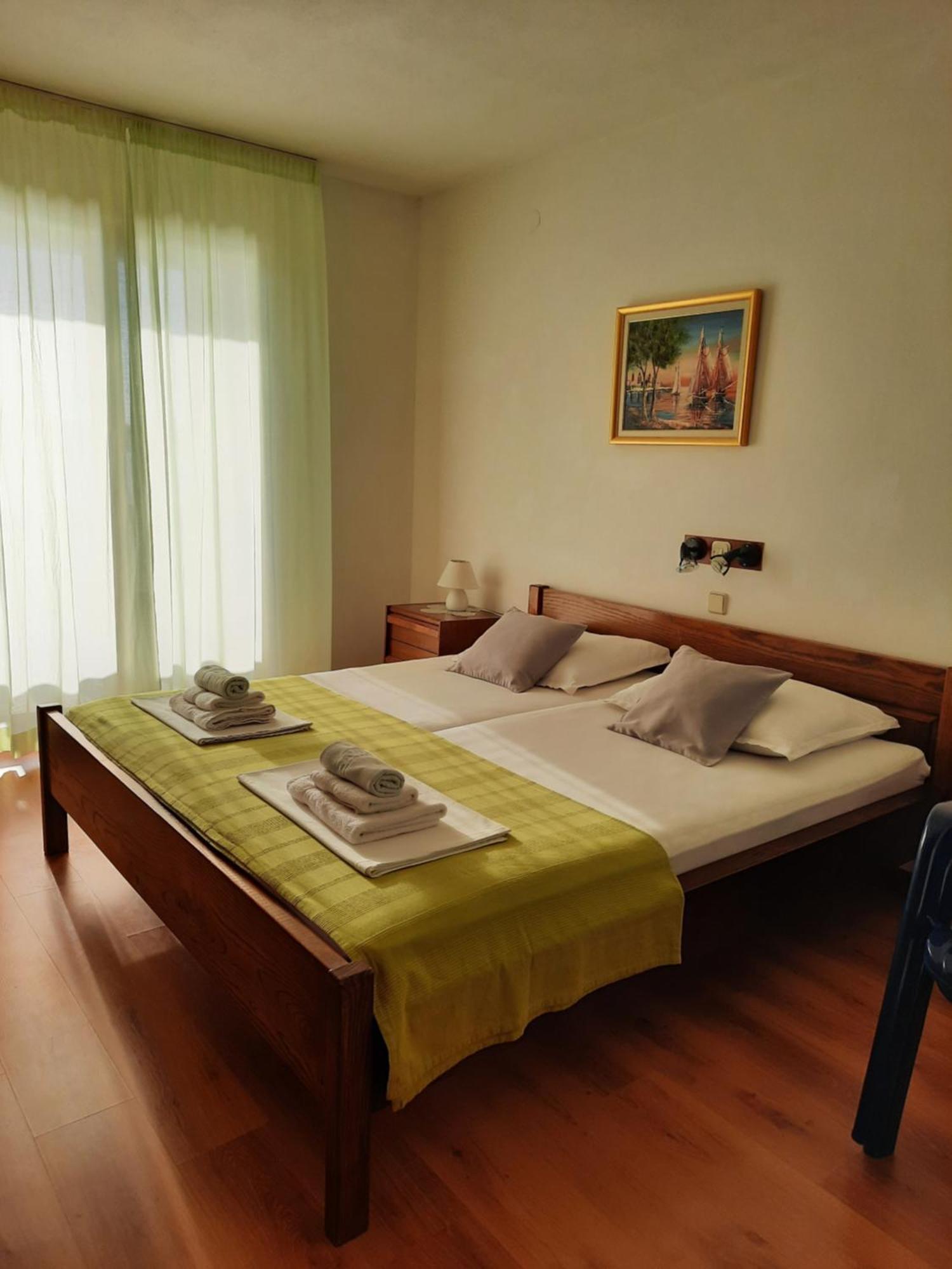 Apartments And Rooms Vinko Barbat na Rabu Екстериор снимка