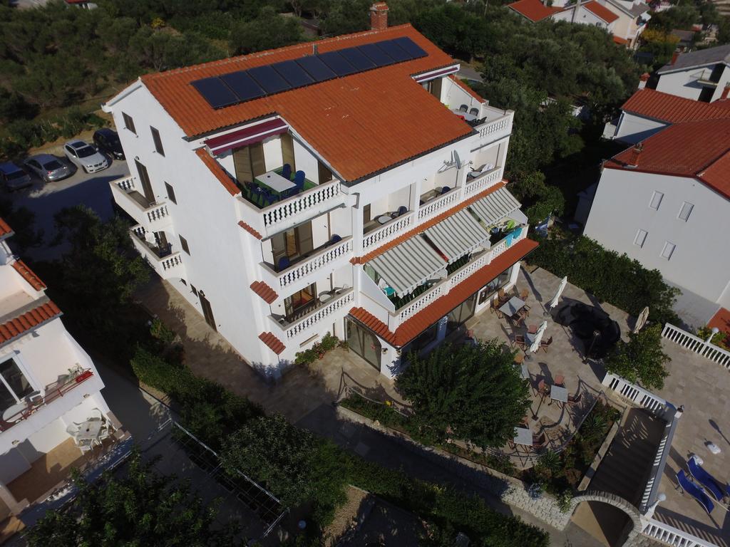Apartments And Rooms Vinko Barbat na Rabu Екстериор снимка