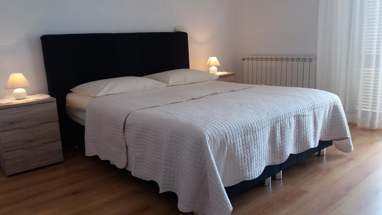 Apartments And Rooms Vinko Barbat na Rabu Екстериор снимка
