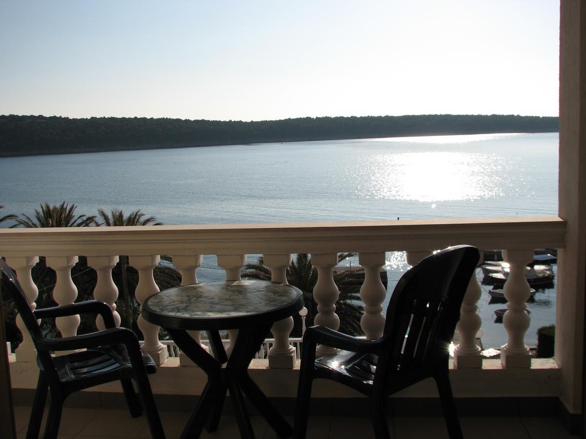 Apartments And Rooms Vinko Barbat na Rabu Екстериор снимка
