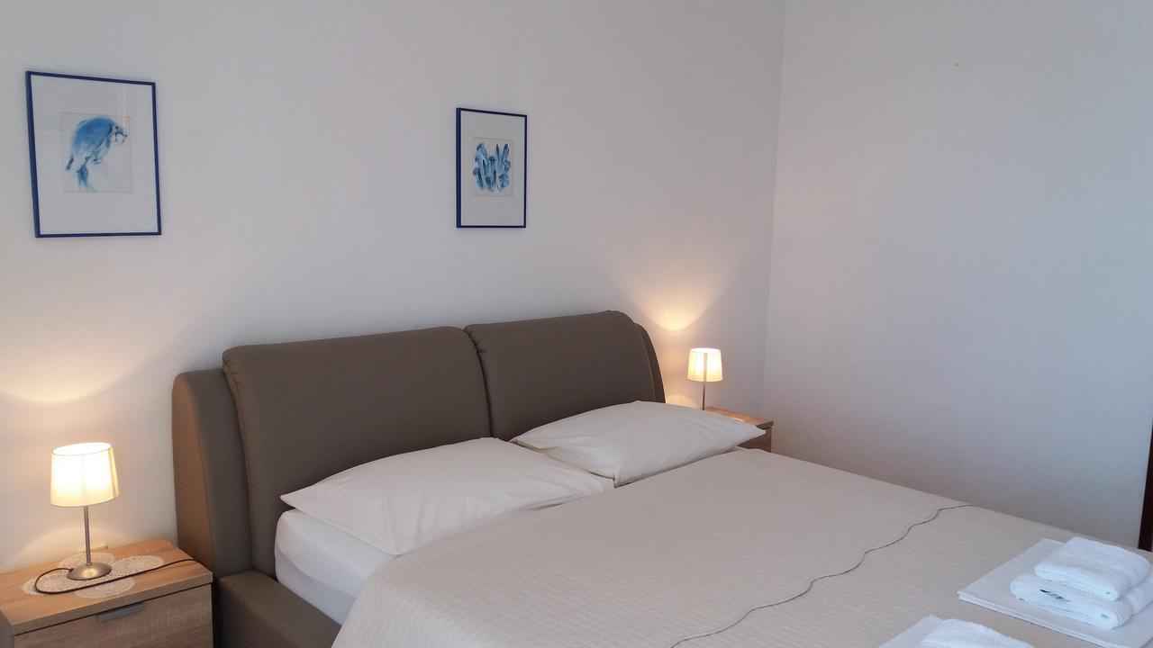 Apartments And Rooms Vinko Barbat na Rabu Екстериор снимка