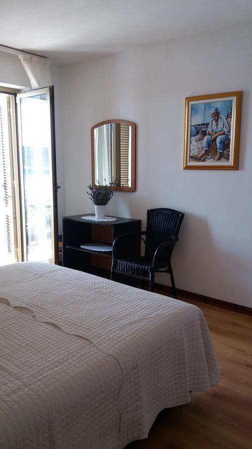Apartments And Rooms Vinko Barbat na Rabu Екстериор снимка