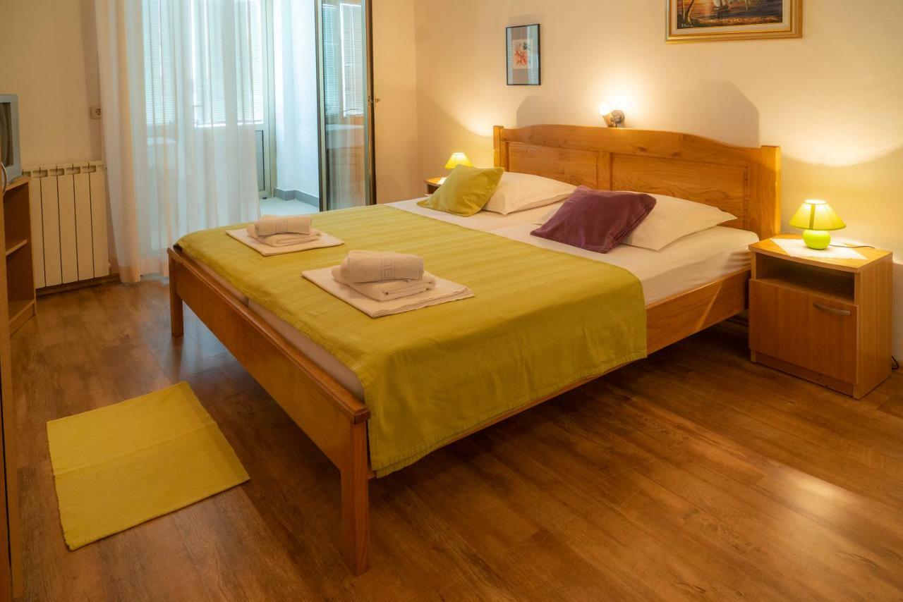 Apartments And Rooms Vinko Barbat na Rabu Екстериор снимка