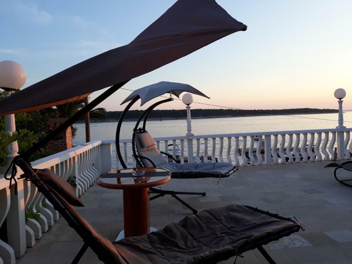 Apartments And Rooms Vinko Barbat na Rabu Екстериор снимка